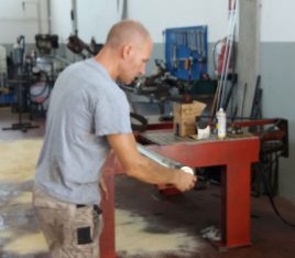 Lavorazione-pistone-livellamento-Manitou-MRT-21.50-BLQService